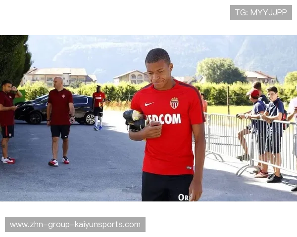 姆巴佩启动速度拉满，摩纳哥防线被反复拉扯，姆巴佩摩纳哥集锦