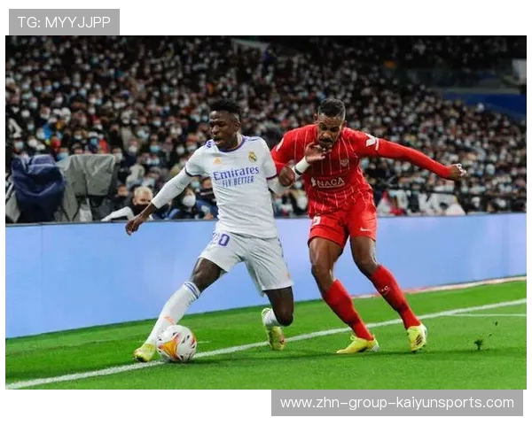 维尼修斯禁区内凌空抽射得分